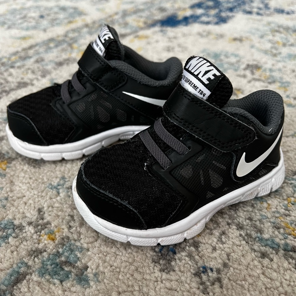 Boys Nike tennis shoes